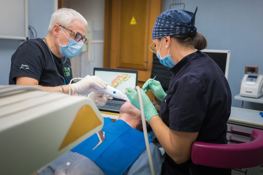 Impronta dentale: soluzioni per non vomitare? - Studio dentistico M. Liccardi a Limena